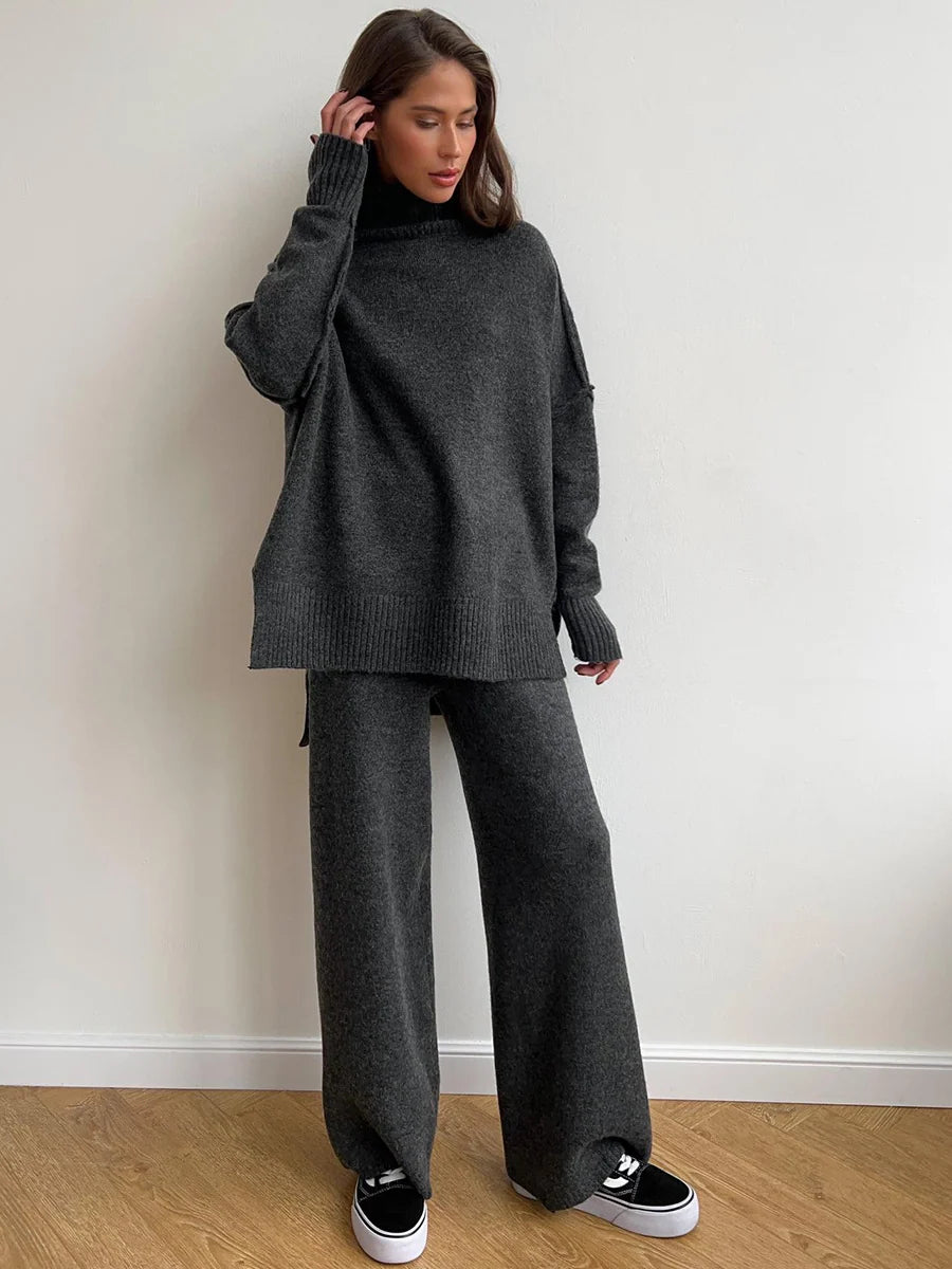Sienna Collection | Women's Oversized Two-Piece Set with Wide Leg Pants and Turtleneck for Comfortable Style 4